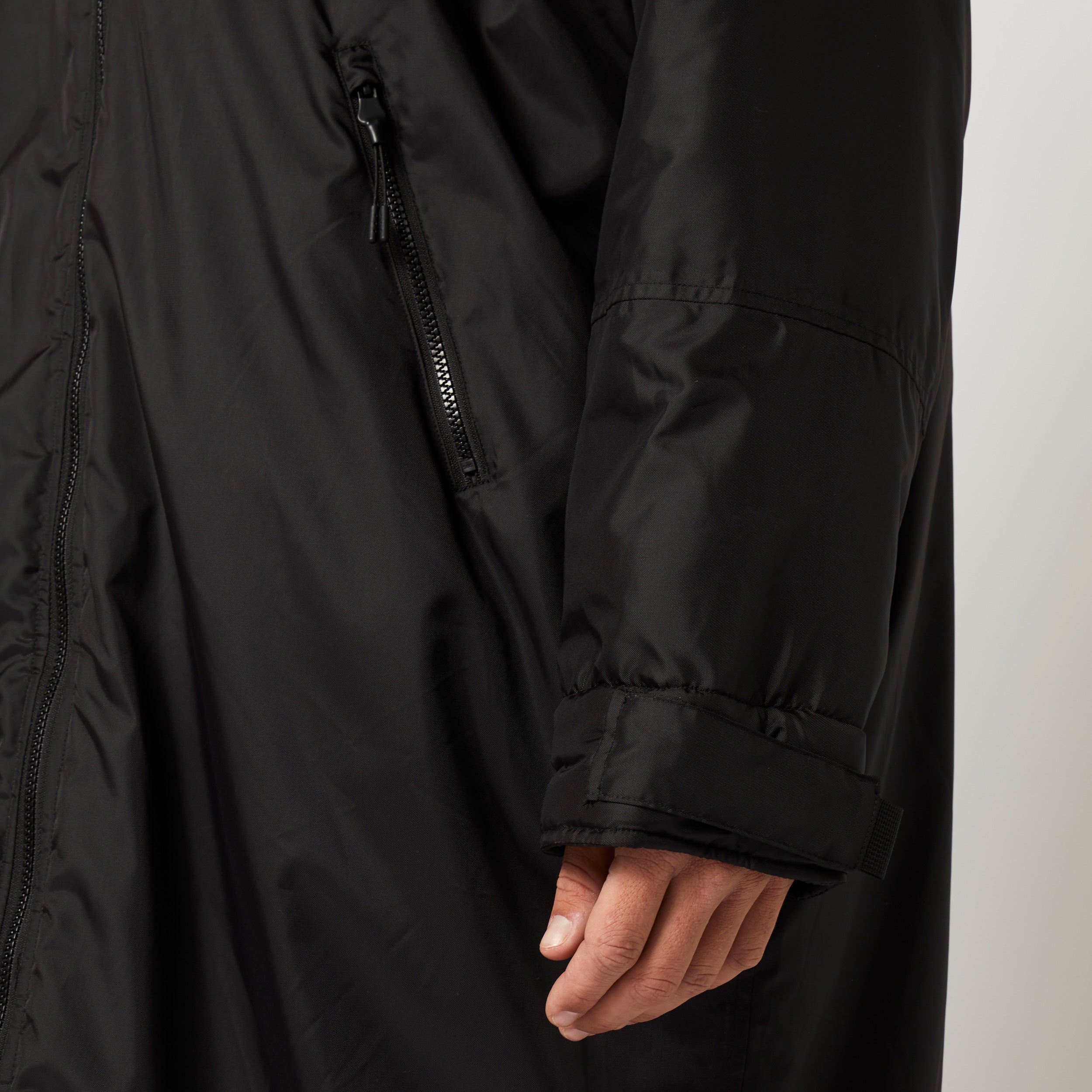 Explore Poncho - Black