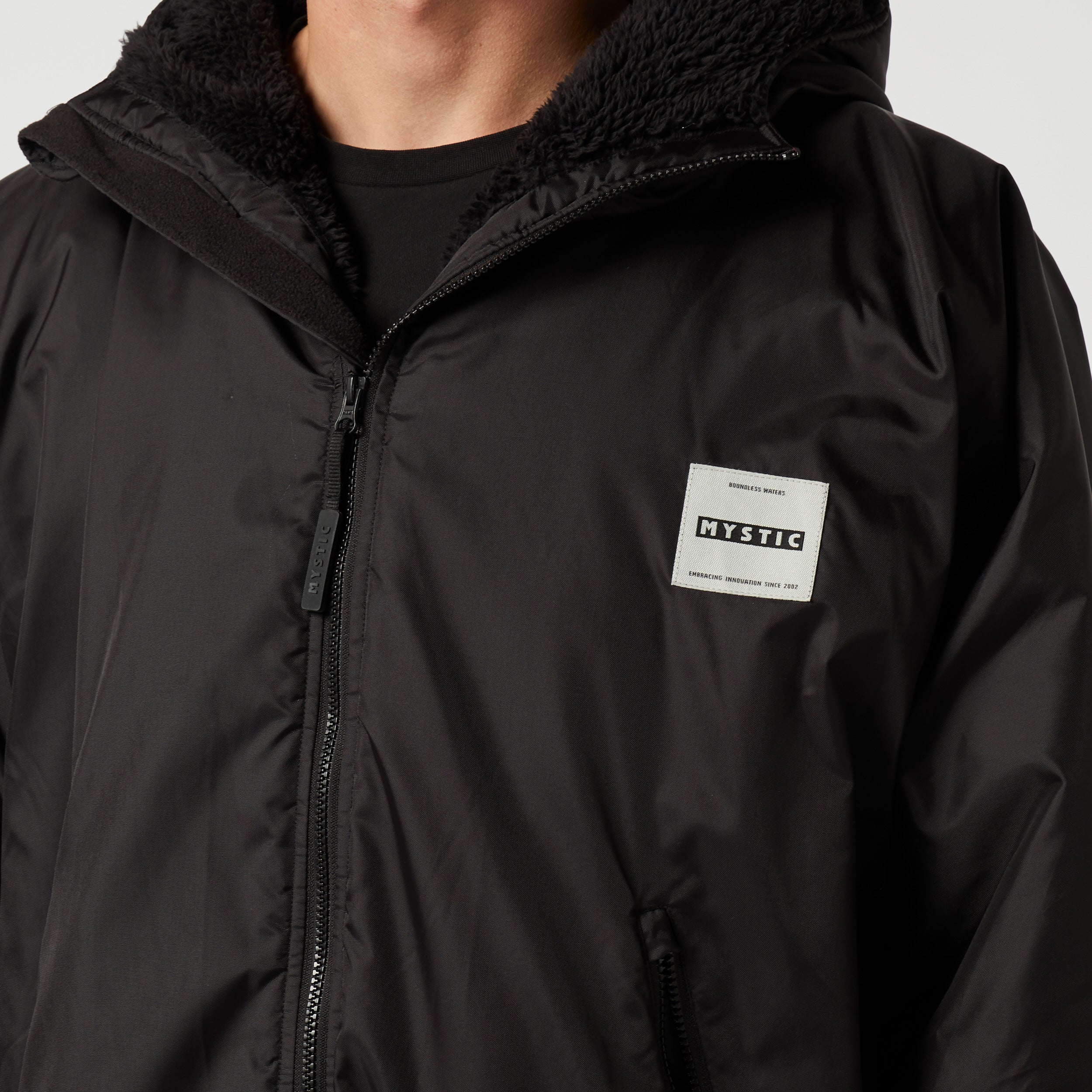 Explore Poncho - Black