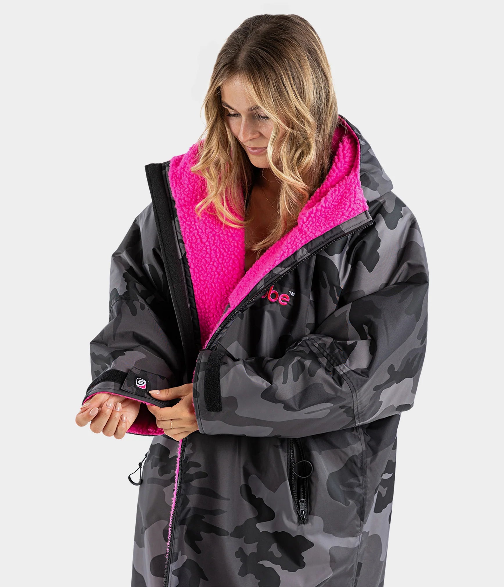 Dryrobe advance long sleeve poncho | adults | black camo pink - recycled