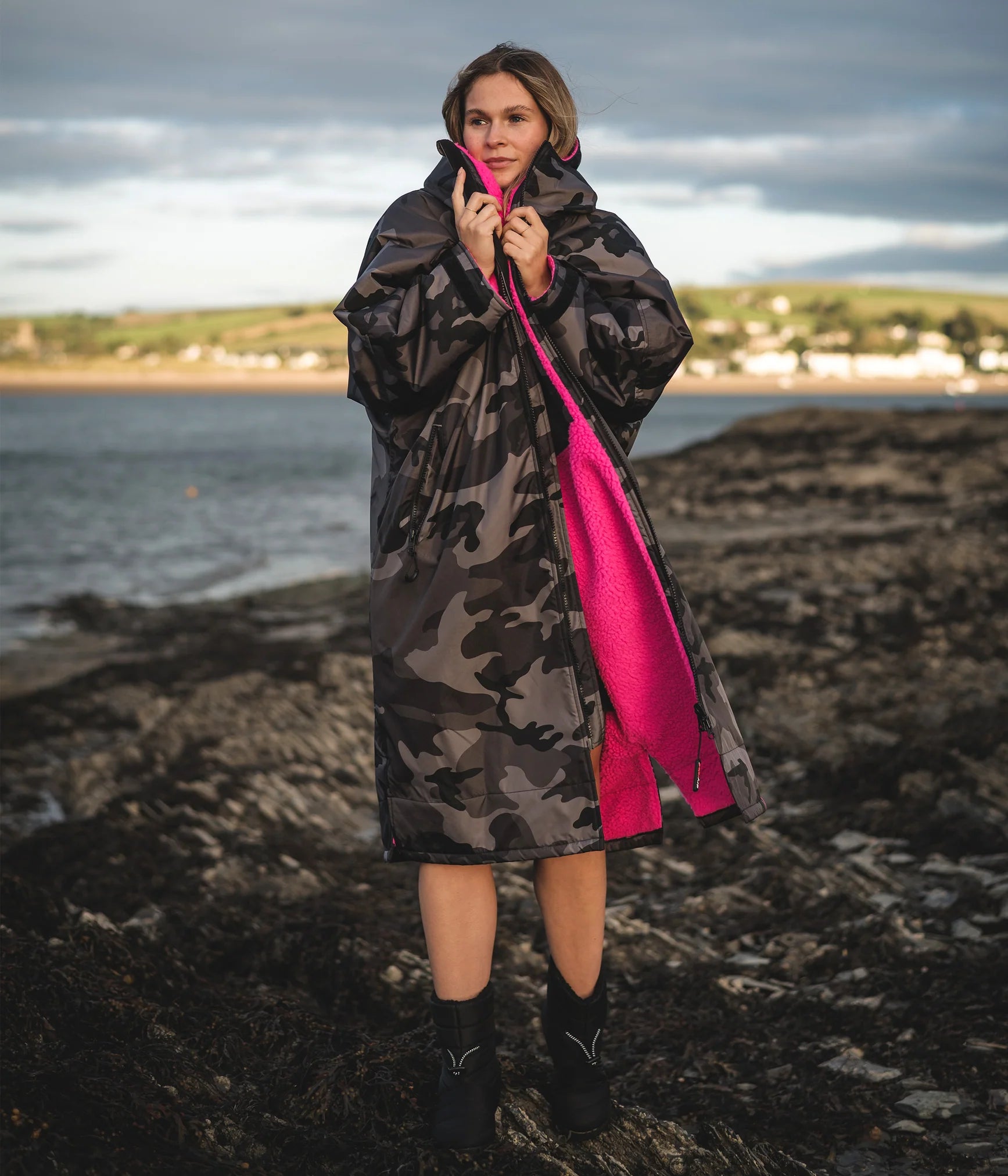 Dryrobe advance long sleeve poncho | adults | black camo pink - recycled