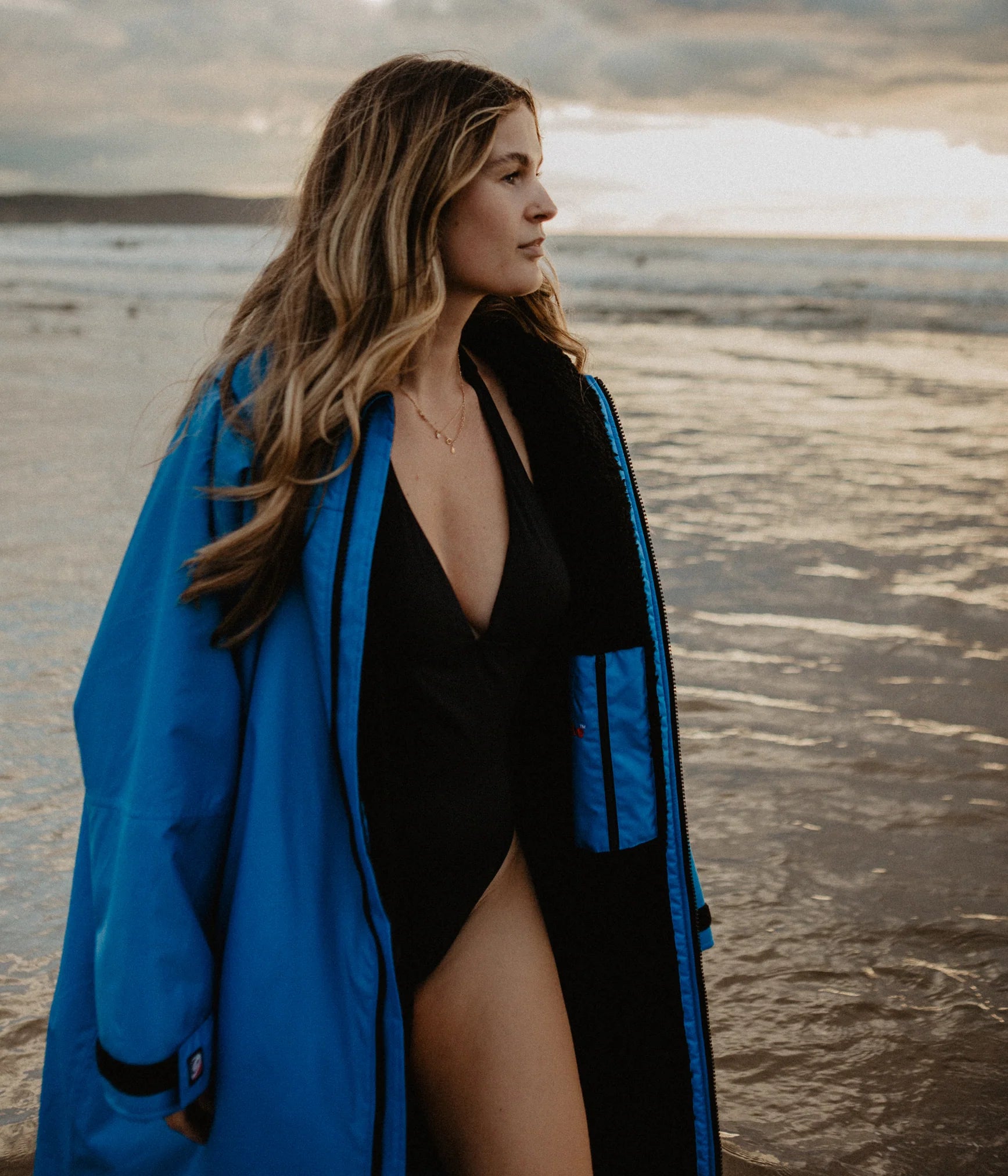 Dryrobe advance long sleeve poncho | adults | black cobalt blue black - recycled