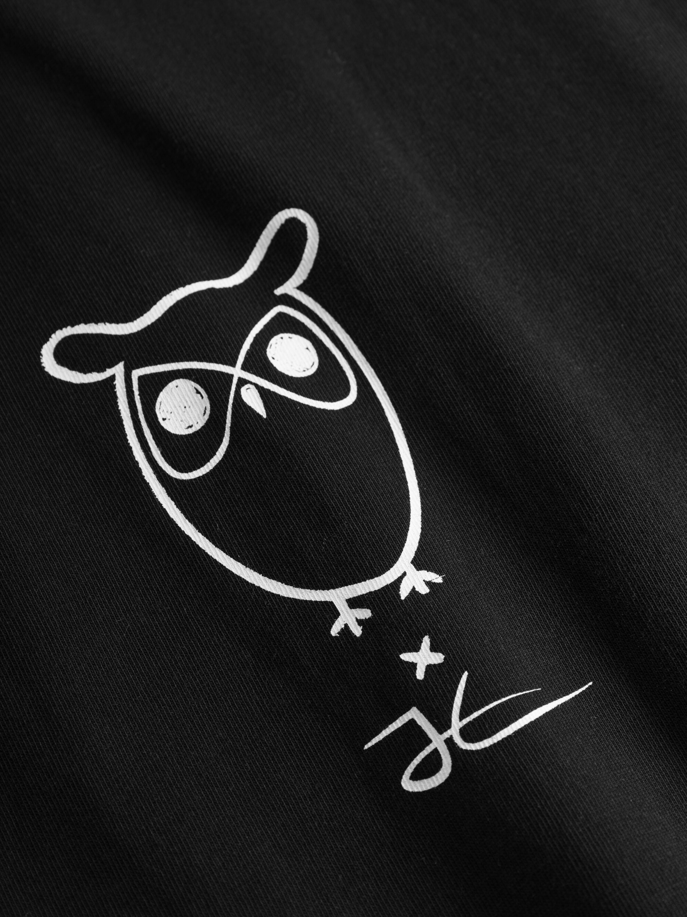 KnowledgeCotton Apparel - Loose camp front print t-shirt - GOTS - Black Jet