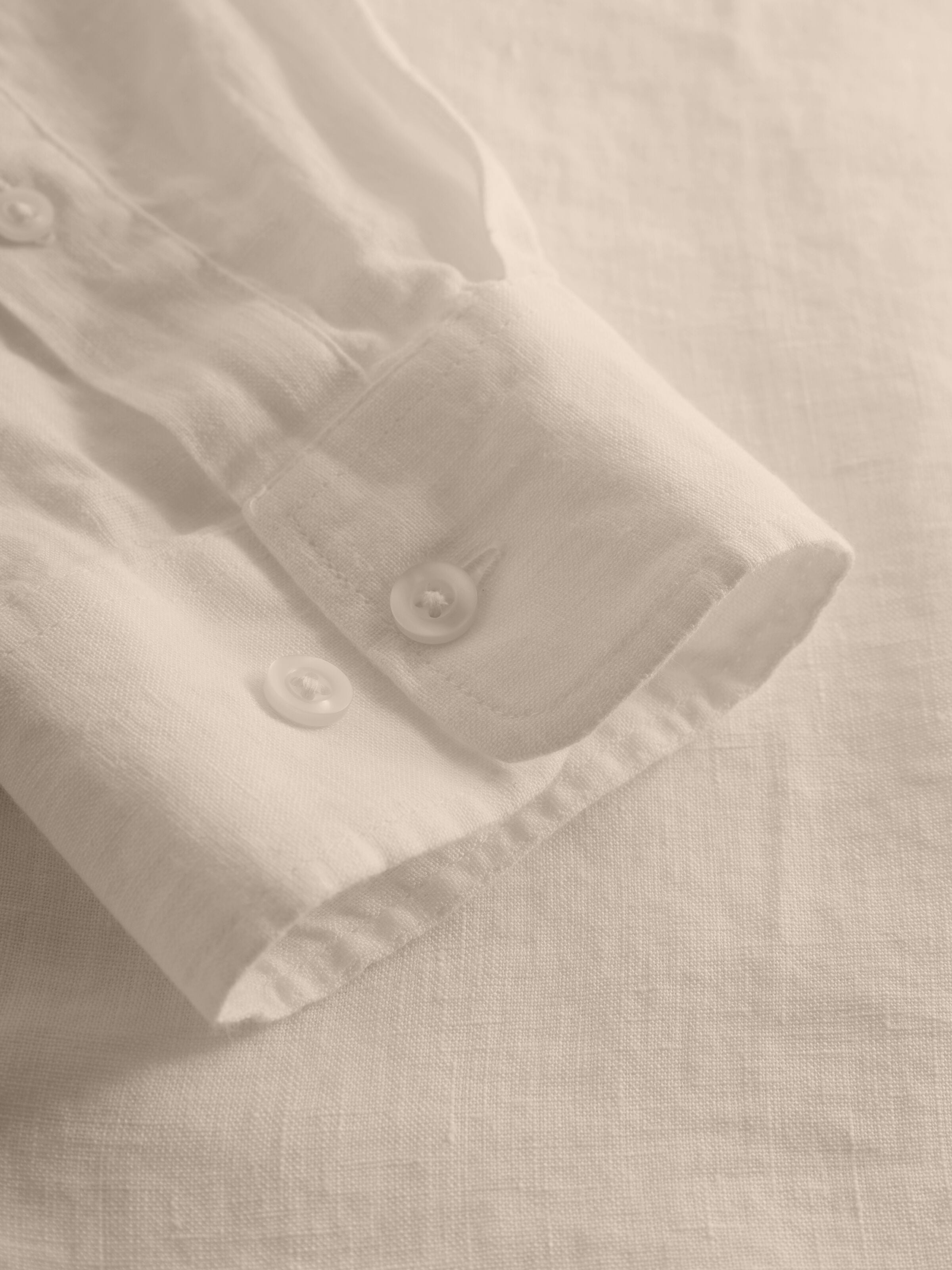 KnowledgeCotton Apparel - Custom fit linneskjorta GOTS/Vegan - Ljus fjädergrå