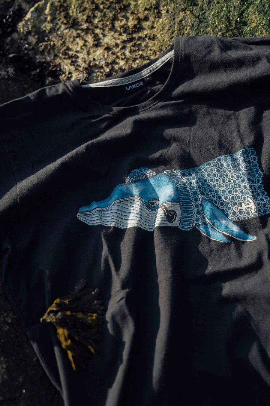 Lakor - Blue Whale - Black T-shirt