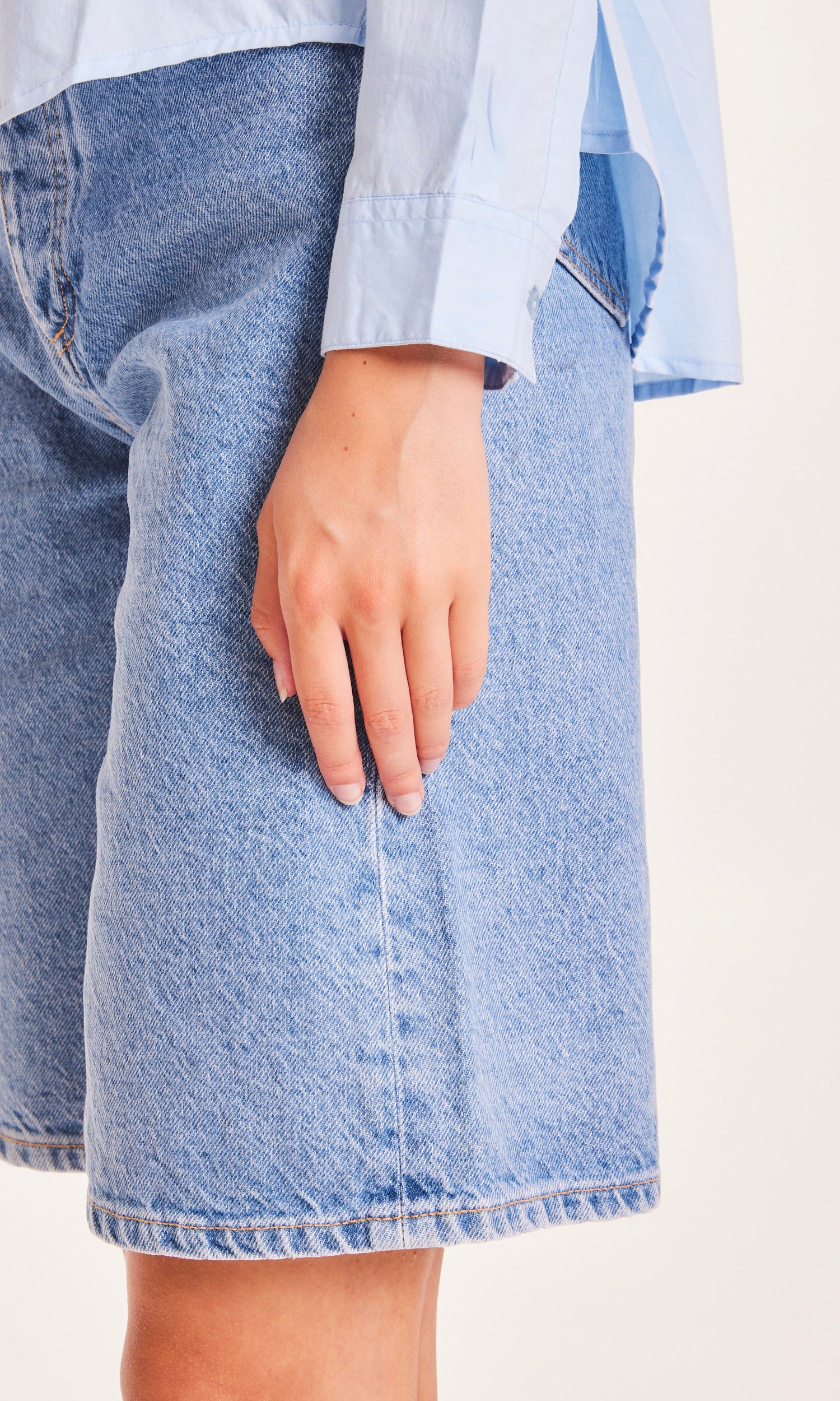 KnowledgeCotton Apparel REBORN™ ALLY Bermuda-Jeansshorts mit hoher Taille – GRS/Vegan