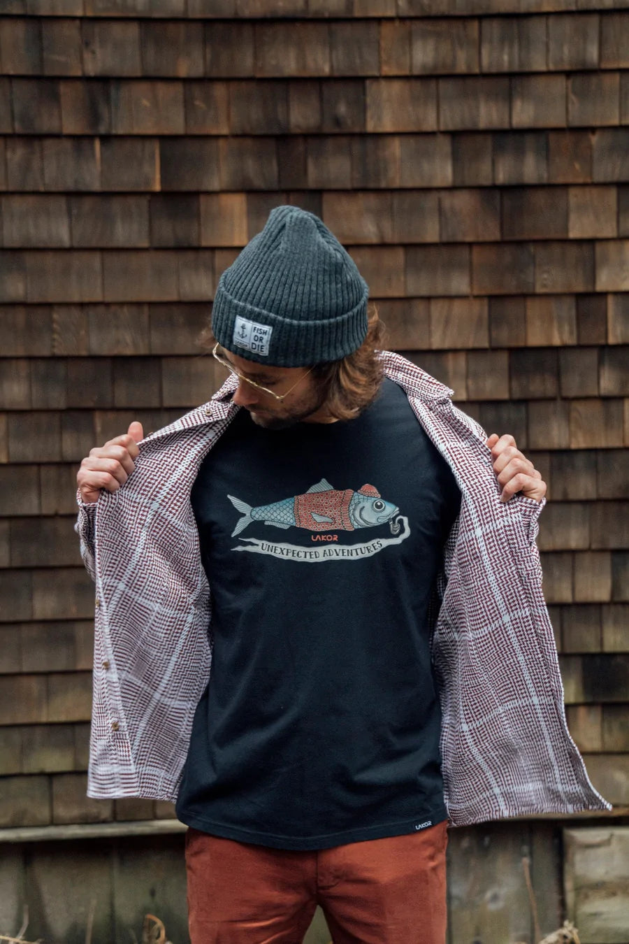 Lakor - Red Herring - Black T-shirt