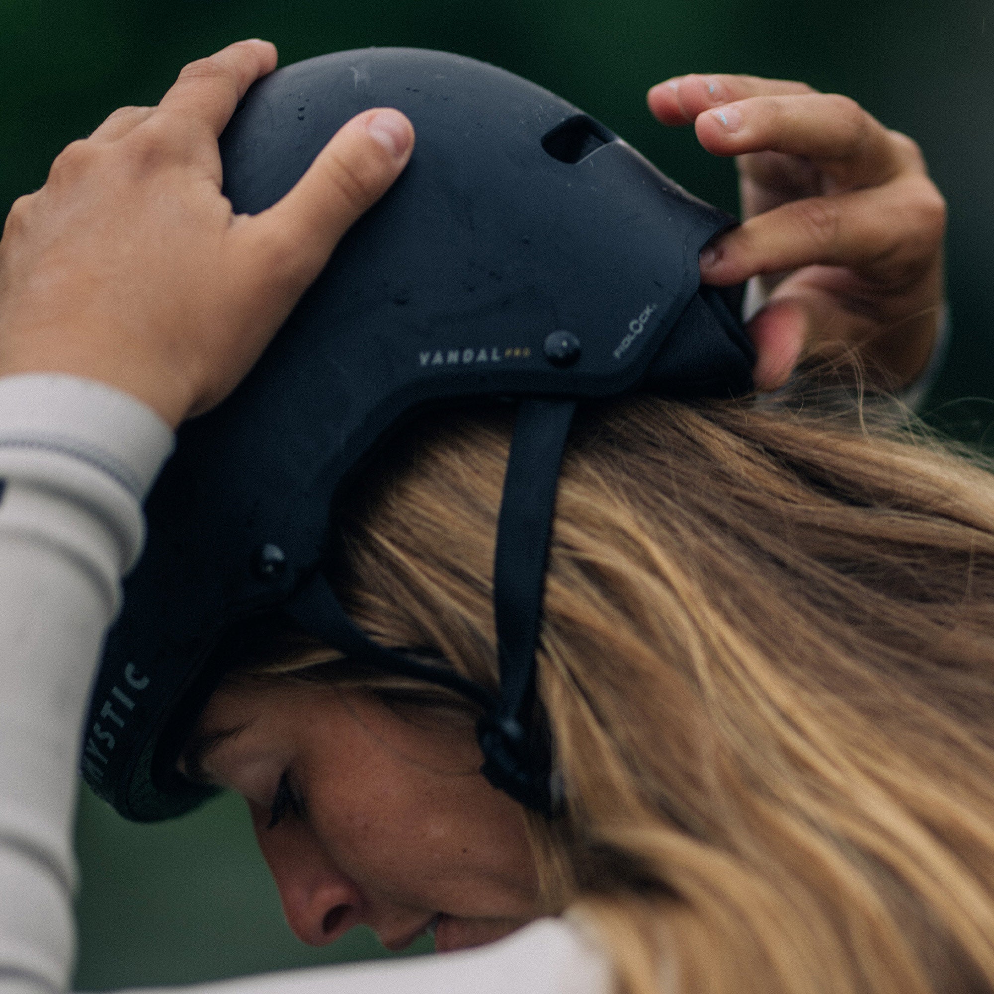 Vandal Pro Helmet - Red