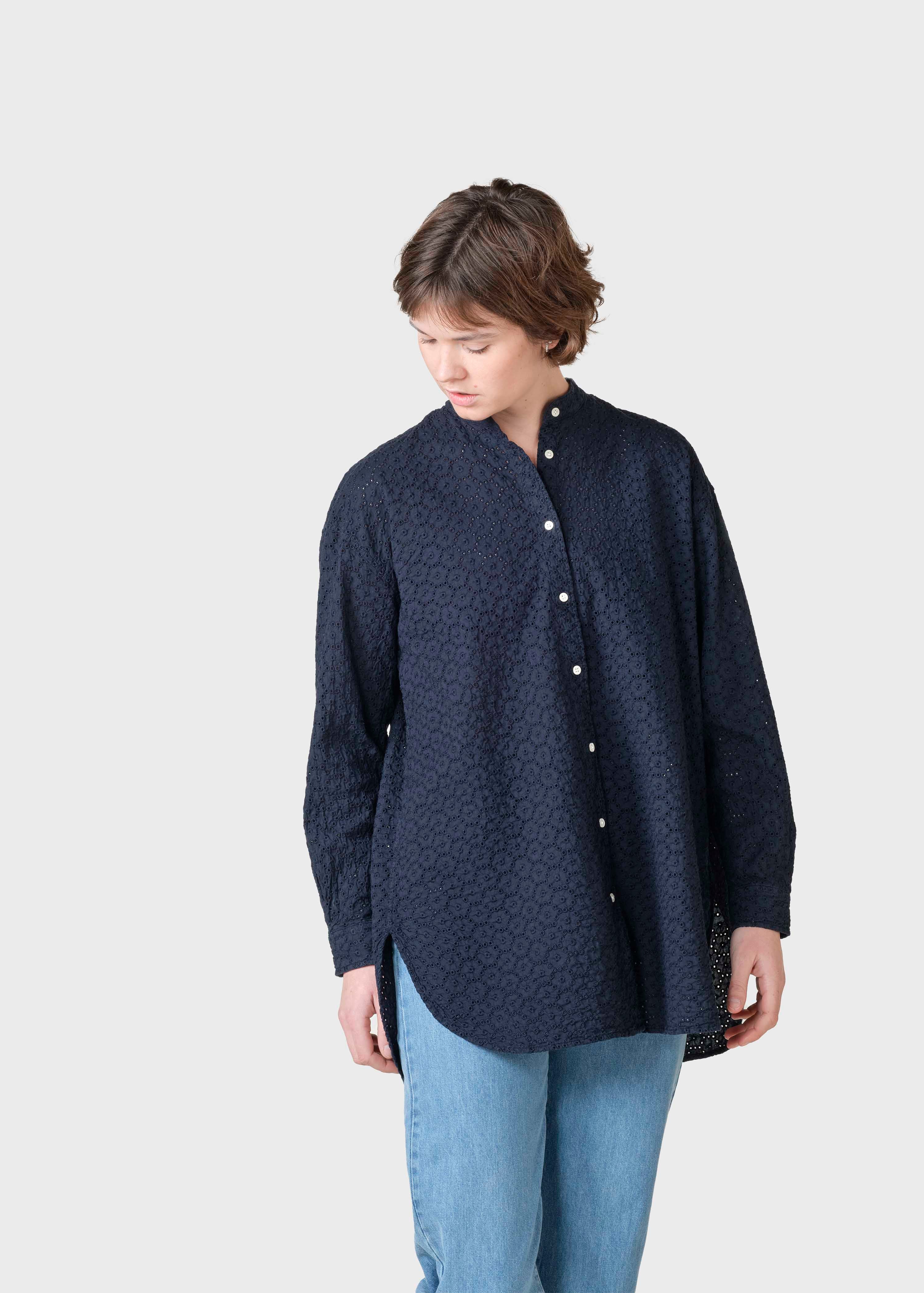 Bente Embroidery Shirt - Navy