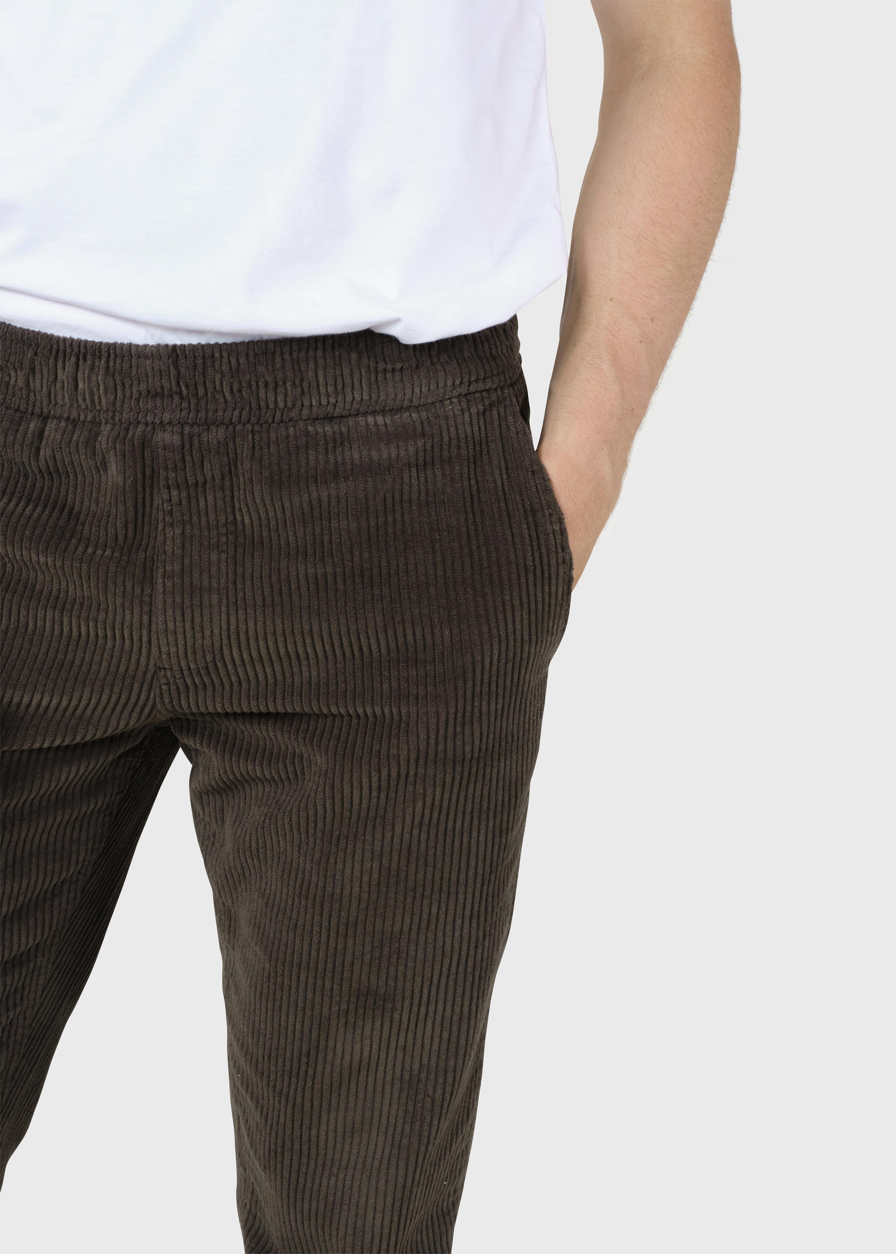 Elliot Jumbo Corduroy Chino - Olive