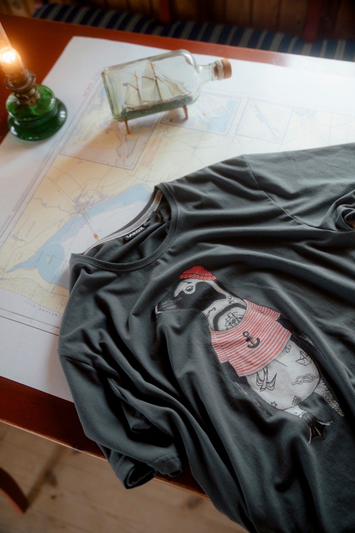 African Penguin T-shirt (Urban Chic) 