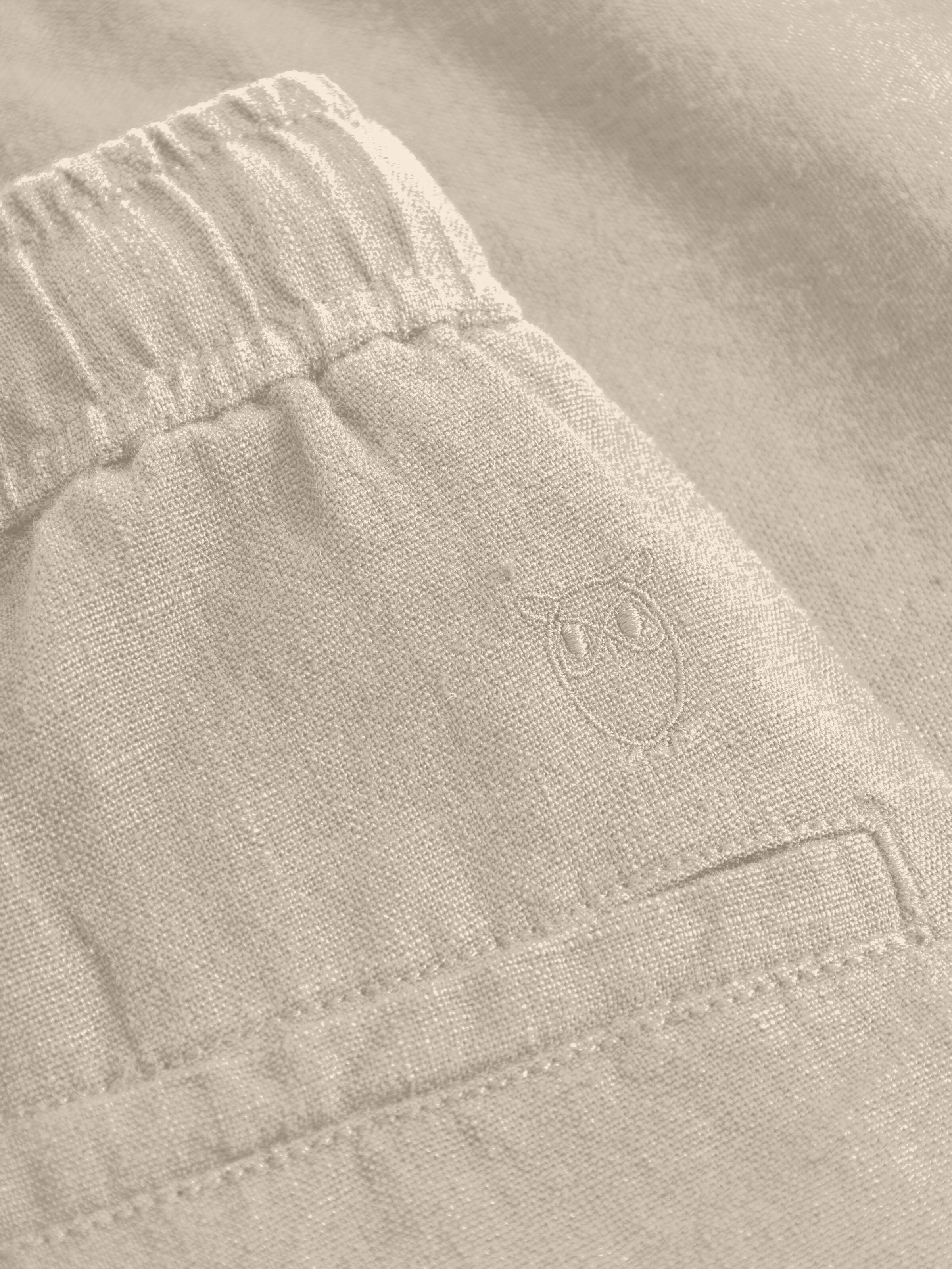 KnowledgeCotton Apparel – Lockere Leinenshorts – GOTS/Vegan – Helles Federgrau