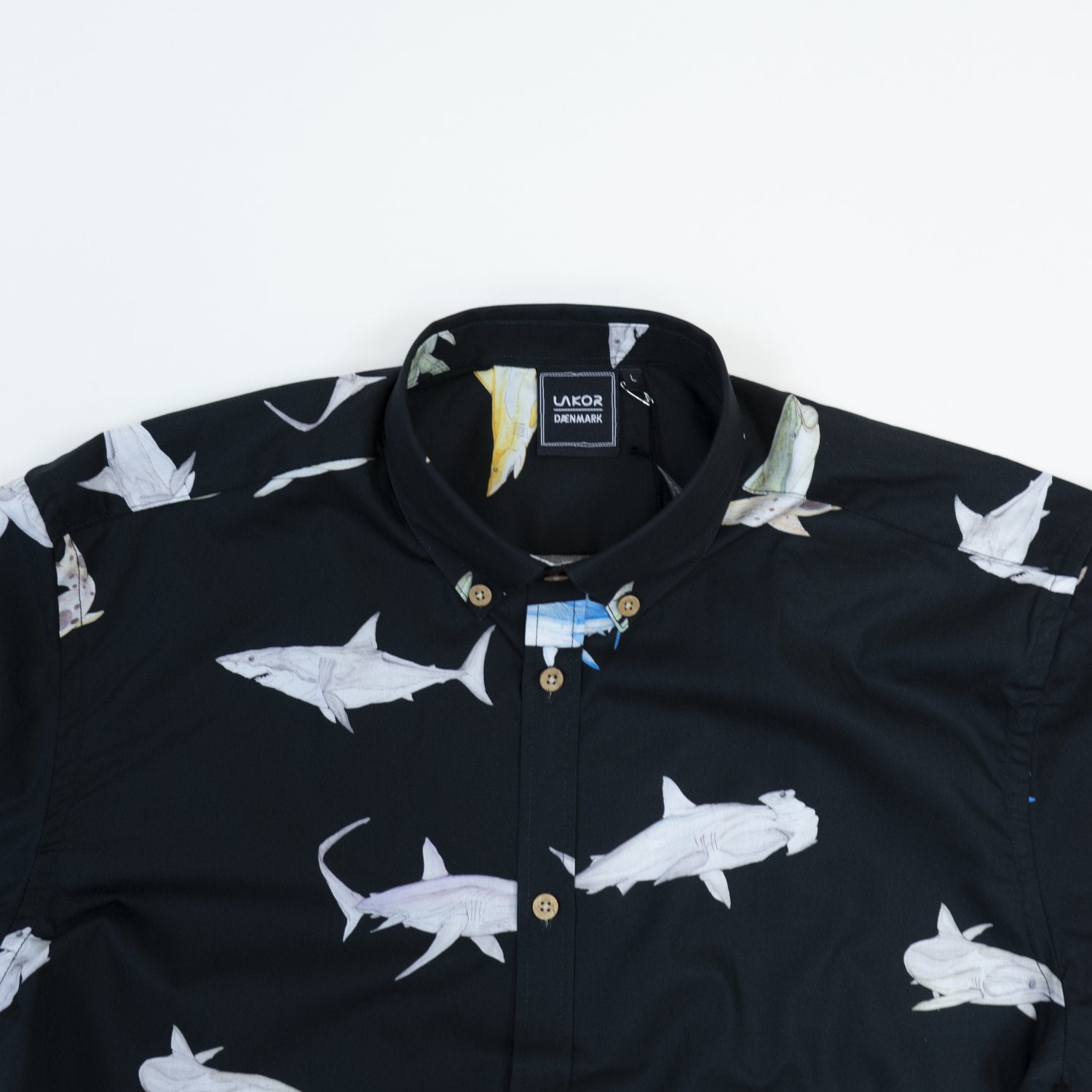 Lakor - Shark shirt 