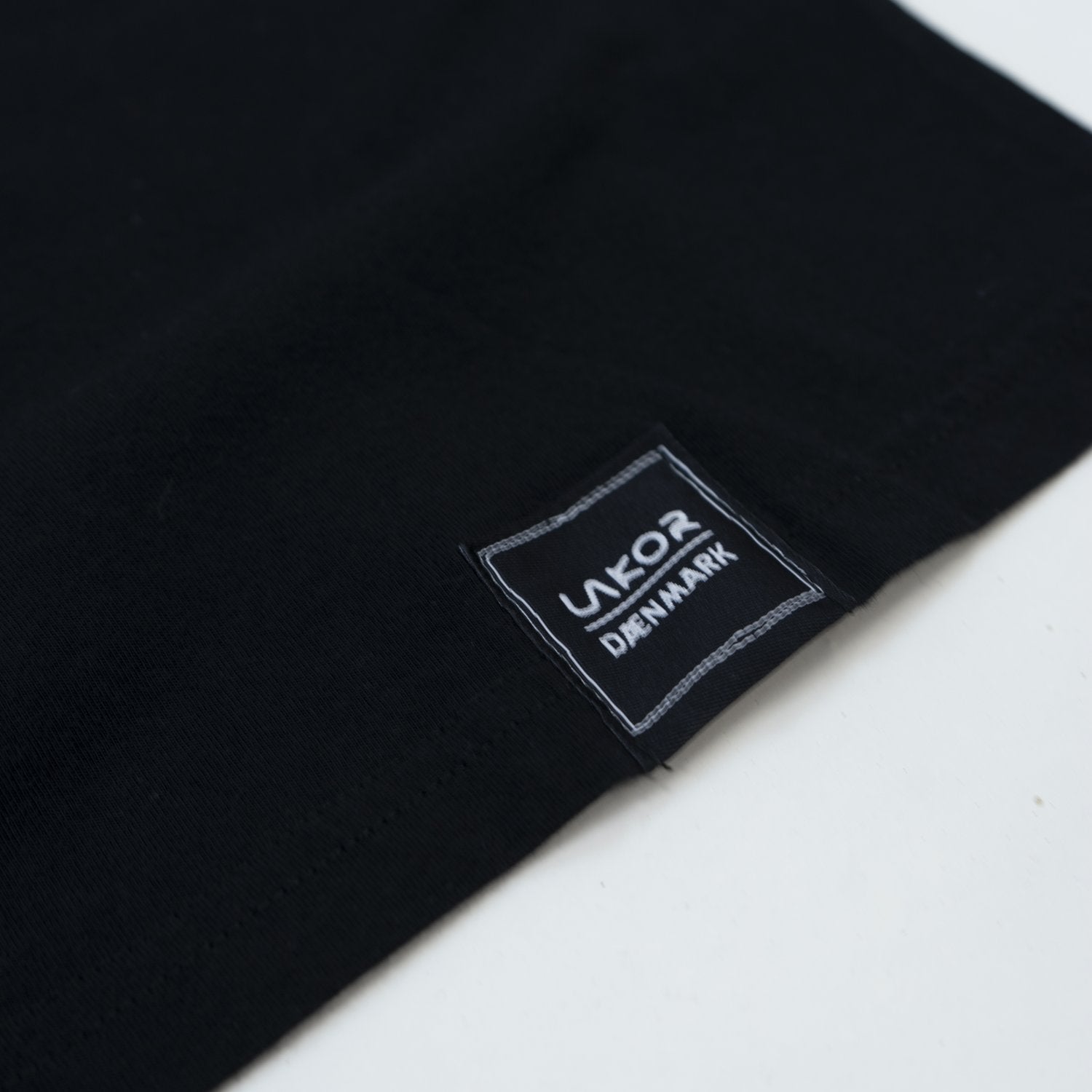 Lakor - Black basic T-shirt 